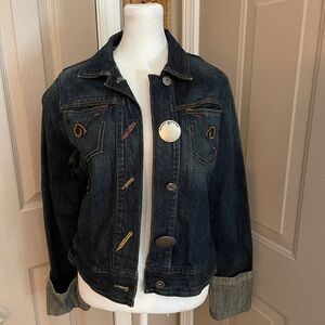 Rocawear Y2K women’s denim jacket with wide 5.5” cuffs & oversized buttons. Sz M